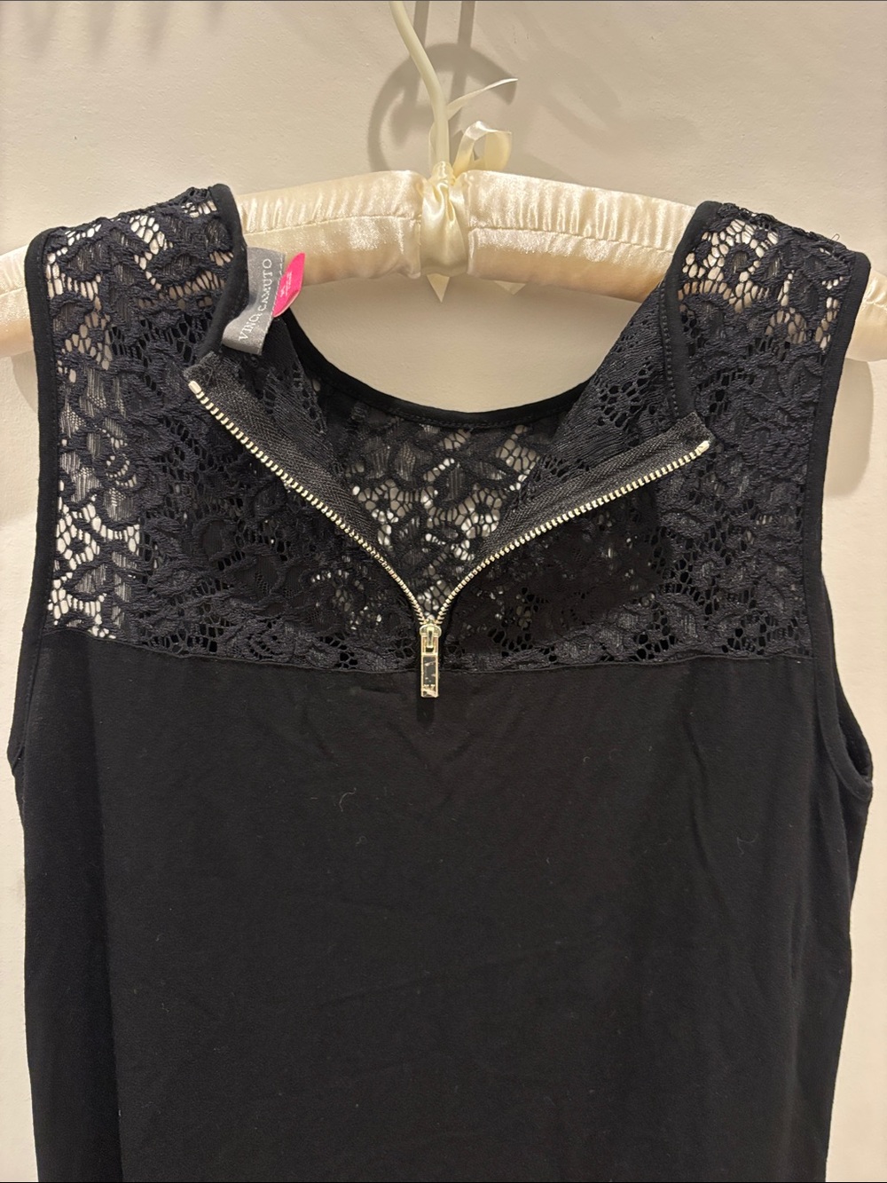 Vince Camuto Black Sleeveless Lace-Yoke Tank - Picture 4 of 8